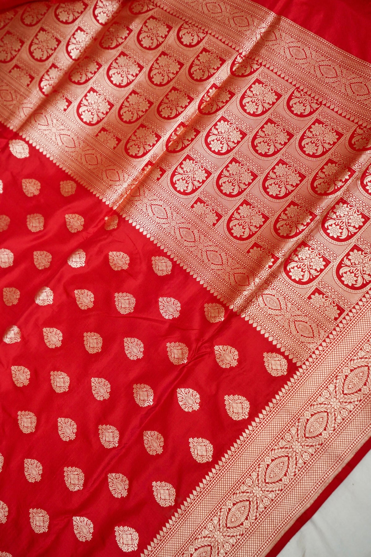 Handwoven Red Buta Pure Banarasi Katan Silk Saree