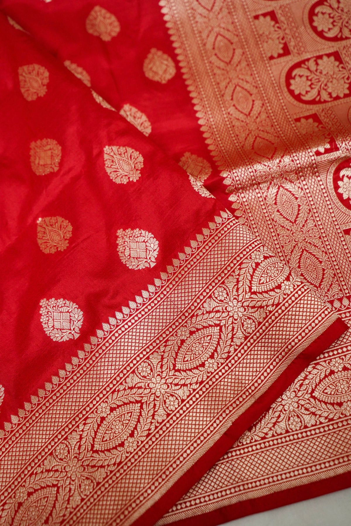 Handwoven Red Buta Pure Banarasi Katan Silk Saree