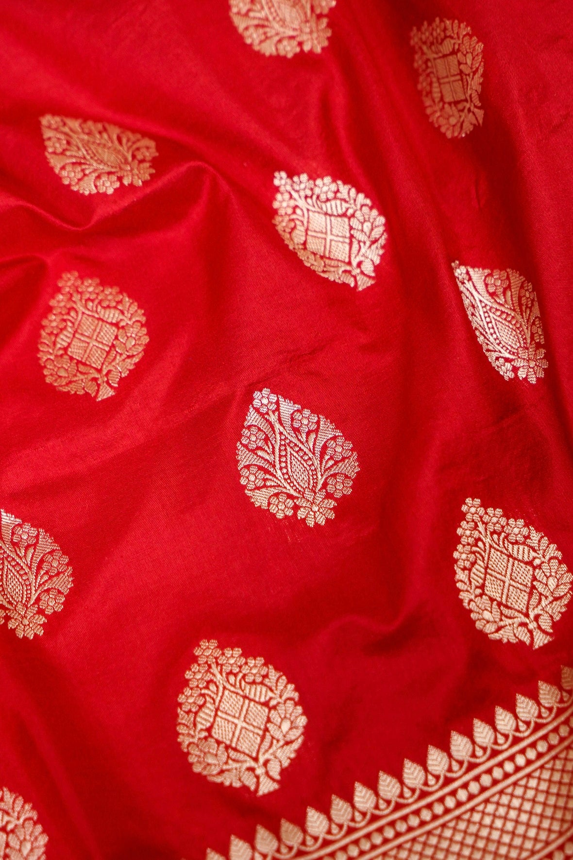 Handwoven Red Buta Pure Banarasi Katan Silk Saree