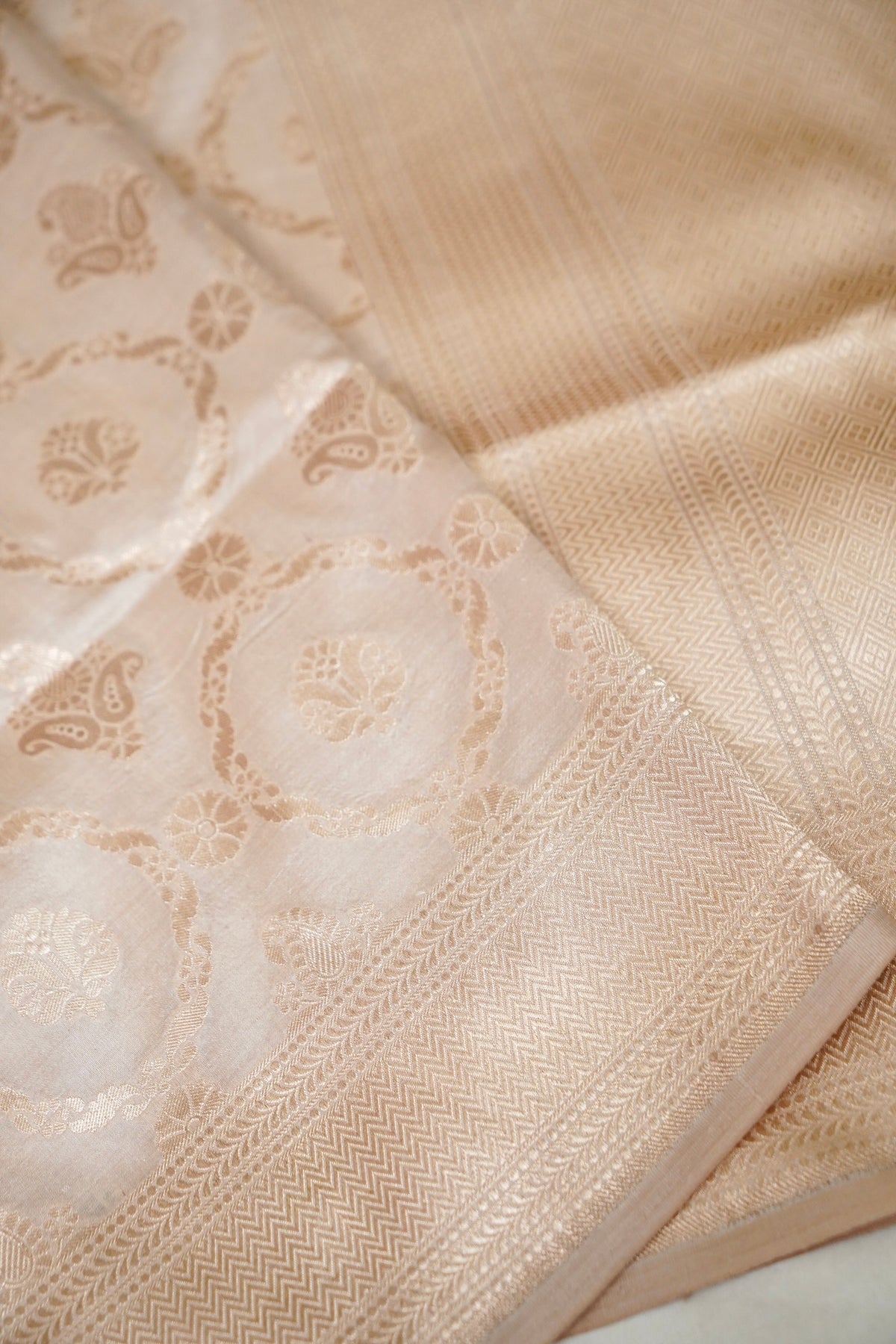 Handwoven Ivory Geometrical Jaal Pure Banarasi Katan Silk Saree