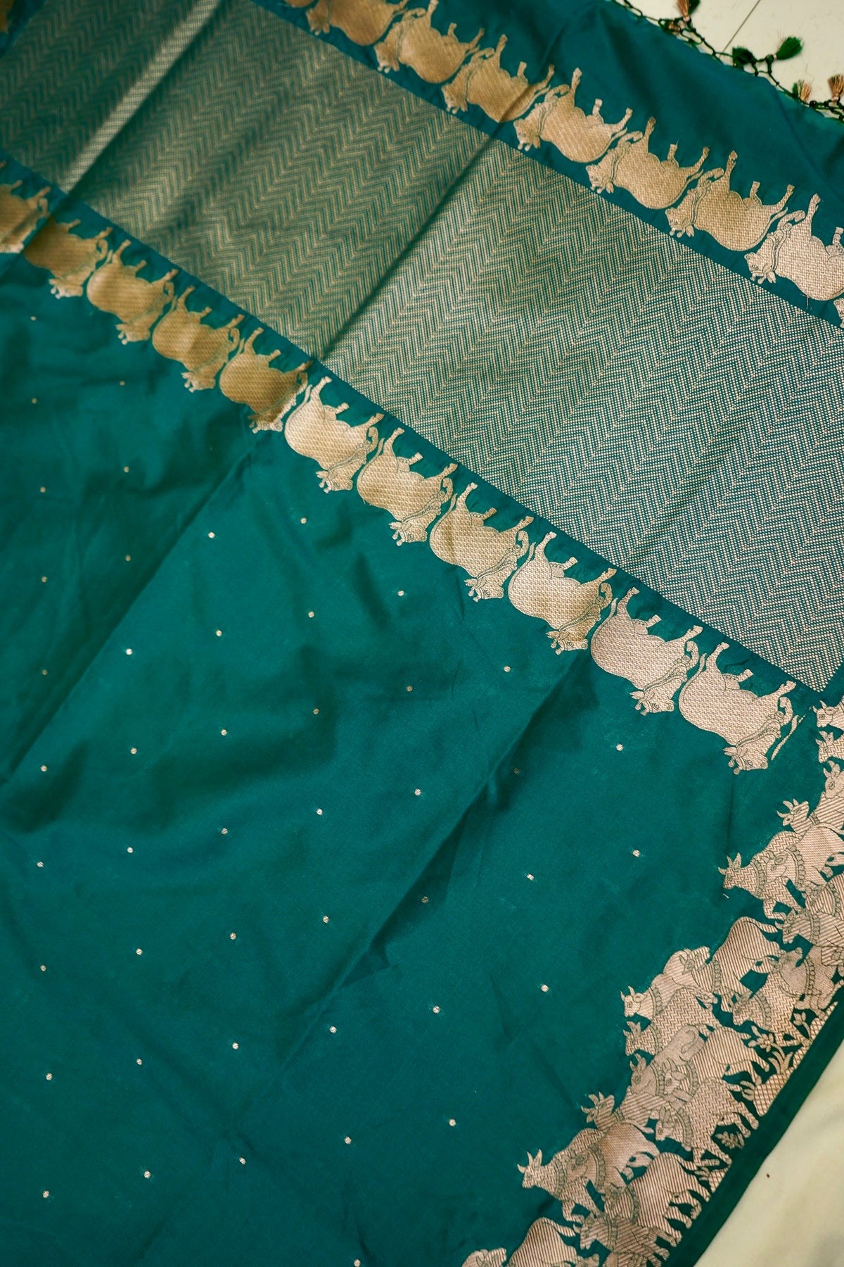 Rama Green Banarasi Shikargah Katan Silk Dupatta.